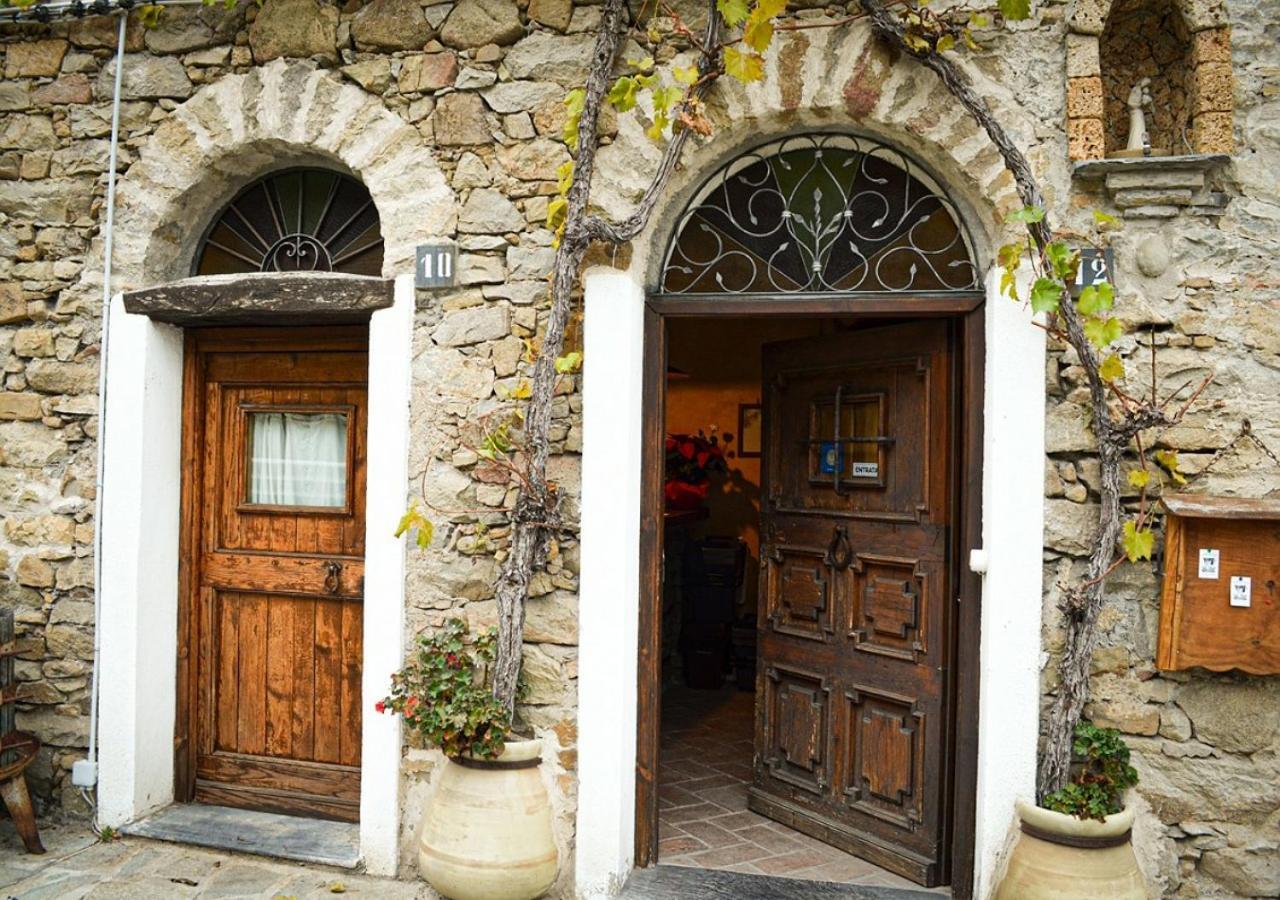 Montalto LigureIl Cappellaio Matto住宿加早餐旅馆 外观 照片
