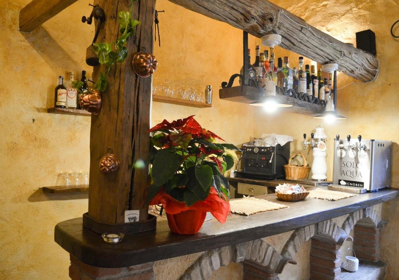 Montalto LigureIl Cappellaio Matto住宿加早餐旅馆 外观 照片